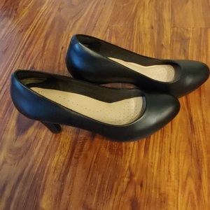 Clarks COMFORTABLE black pumps